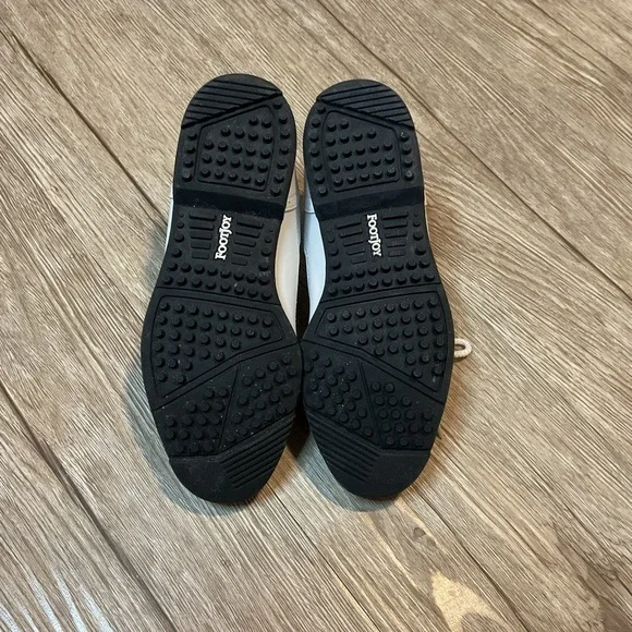 FootJoy GreenJoys Junior Golf Shoes Teens 4877 4 M White Lace-Up Spike less New - Picture 4 of 6